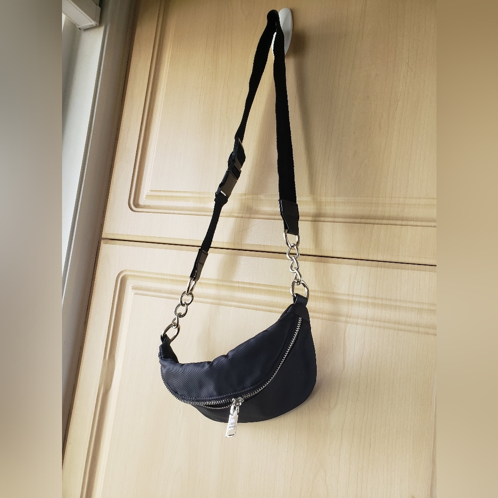 Steve Madden black fenny pack
